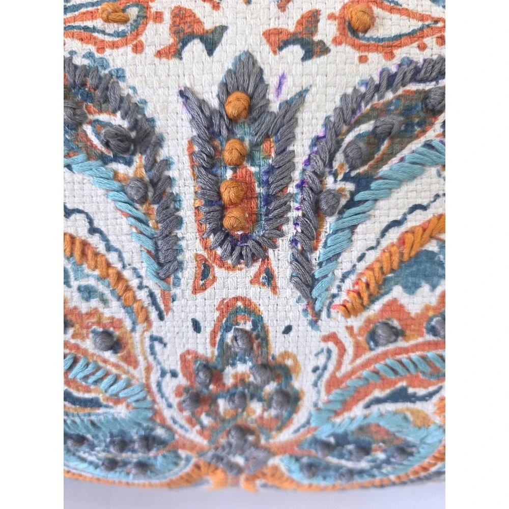 Envogue decorative throw